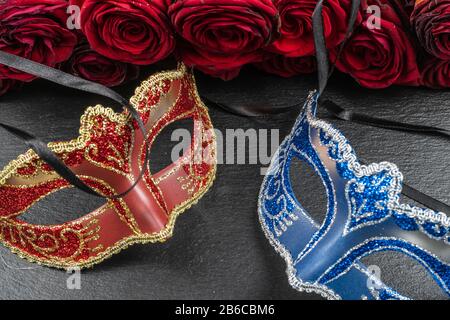 L'Hotel Colombina, rosso, blu o carnevale masquerade mask Foto Stock