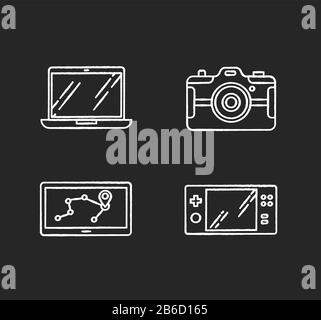 Dispositivi mobili icone bianche gesso impostato su sfondo nero. Gadget elettronici. Assistente di navigazione, console di gioco. Computer portatile, fotocamera. Compatto Illustrazione Vettoriale