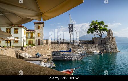 Bellissima vista nella città di Nafpactos in Grecia Foto Stock