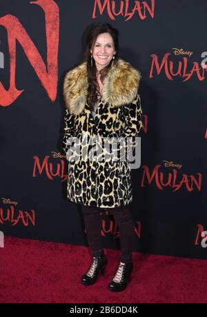 Hollywood, California, Stati Uniti 9th Marzo 2020 attrice Amy Brenneman partecipa alla prima mondiale del 'Mulan' di Disney il 9 Marzo 2020 al Dolby Theatre di Hollywood, California, USA. Foto Di Barry King/Alamy Stock Foto Foto Stock