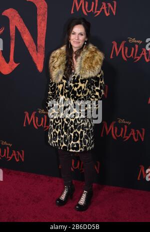 Hollywood, California, Stati Uniti 9th Marzo 2020 attrice Amy Brenneman partecipa alla prima mondiale del 'Mulan' di Disney il 9 Marzo 2020 al Dolby Theatre di Hollywood, California, USA. Foto Di Barry King/Alamy Stock Foto Foto Stock