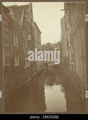 Sloot salsiccia Amsterdam, dato alla parte Singel dell'album con le immagini di Amsterdam e omge. Produttore : fotografo: Anonymous place manufacturing: Amsterdam Data: 1910 - ca. 1930 caratteristiche Fisiche: Gelatina argento materiale di stampa: Carta fotografica Tecnica: Gelatina argento pressione dimensioni: 107 mm × h b 81 mm Oggetto: Canale dove: Amsterdam Foto Stock