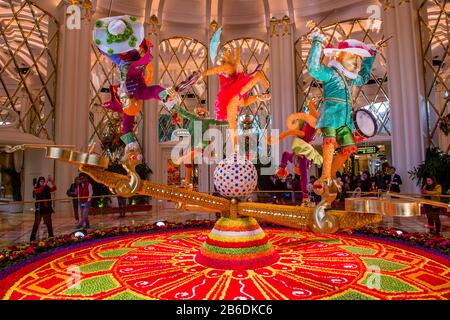 Le creazioni floreali all'hotel Wynn Palace a Macau Foto Stock