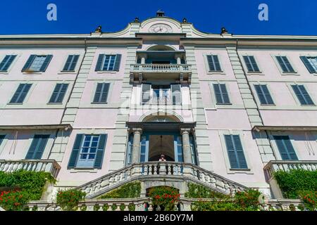 La splendida facciata di Villa Carlotta a Tremezzo, Lombardia, Italia Foto Stock