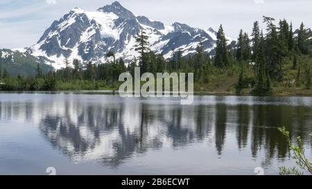 monte shuksan e lago di foto nello stato di washington Foto Stock
