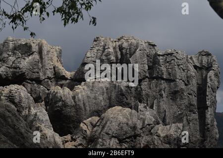 Roccia di montagna Foto Stock