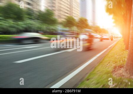 Movimento sfocato della strada vuota nel centro di Jiangmen, Guangdong, Cina. Foto Stock