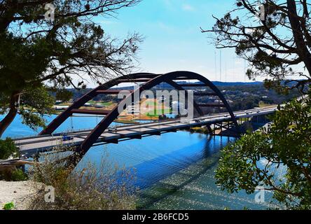 Pennybacker ponte a ovest Austin attraversando il lago Austin. Foto Stock
