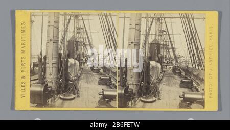 Ponte su una nave a Cherbourg Villes & ports maritimes (titolo della serie) Ponte su una nave CherbourgVilles & ports maritimes (titolo della serie) Tipo Di Proprietà: Stereo picture numero articolo: RP-F F06212 Iscrizioni / marchi: Numero, vero, manoscritto '378'opschrift, vero, manoscritto: 'Pont babord du Vaisseaux la Ville de Nantes a Cherbourg' fabbricante : fotografo: Jean Andrieu (proprietà elencate) Fabbricazione Del Luogo: Cherbourg Data: 1862 - 1876 Materiale: Carta di cartone Tecnica: Albumen dimensioni di stampa: Supporto secondario: H 85mm × W 170 mm Oggetto: Armi da fuoco: Parti di cannone o esterno della nave Foto Stock