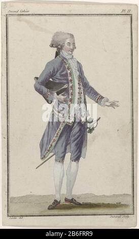 Il testo che accompagna la foto mostra un uomo in grande Parure 'un abito di raso viola, ricamato con seta rosa e verde, un gilet ricamato di raso bianco e pantaloncini satinati dello stesso colore della giacca, ghirlande ricamate. Calze in seta bianca. Il suo stile è 'grecque Square' e ha tre ricci. Cappello bianco sotto il braccio della molla. Degen sulla sinistra. Jabot e polsini stropicciati. Punto triangolare sotto il braccio. Scarpe con fibbie e tacchi rossi. L'immagine fa parte del Cahier 2nd da Cabinet des Modes ou les Modes Nouvelles. La serie è composta da 72 stampe di moda, pubblicate da Buiss Foto Stock