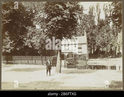 Parte dell'album con foto di Amsterdam e omge. Produttore : fotografo: Anonymous place manufacturing: Amsterdam Data: 1910 - ca. 1930 caratteristiche Fisiche: Zolfo mostrato gelatina argento materiale di stampa: Carta fotografica Tecnica: Gelatina argento dimensioni di stampa: H 78 mm × W 108 mm Oggetto: Albergo, locanda Foto Stock