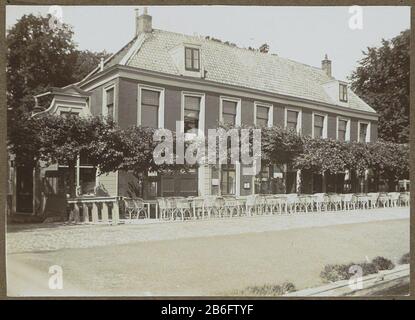 Parte dell'album con foto di Amsterdam e omge. Produttore : fotografo: Anonymous Place produzione: Amsterdam Data: 1910 - circa 1930 caratteristiche Fisiche: Luce del giorno gelatina argento stampa materiale: Carta fotografica Tecnica: Luce del giorno gelatina argento stampa dimensioni: H 79mm × W 109 mm Oggetto: Hotel, locanda Foto Stock