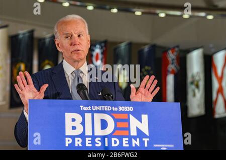 Philadelphia, USA 10th, Marzo, 2020 Joe Biden, candidato democratico alla presidenza degli Stati Uniti e ex Vice Presidente degli Stati Uniti d'America parla al National Convention Center durante il voto primario. Credit: Don Mennig/Alamy Live News Foto Stock