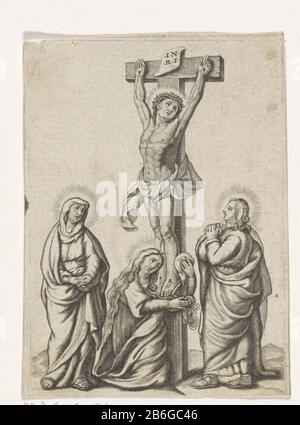 Cristo sulla croce Cristo sulla croce. Maria e Giovanni a sinistra e a destra. Ai piedi della croce si inginocchiò Maria Maddalena. Produttore : stampatore: Anonymous place manufacturing: Netherlands Data: 1600 - 1700 caratteristiche Fisiche: Acquaforte materiale: Carta Tecnica: Acquaforte dimensioni: Foglio: H 94 mm × W 69 mm Soggetto: Cristo crocifisso con Maria, Giovanni, e Maria Maddalena Foto Stock