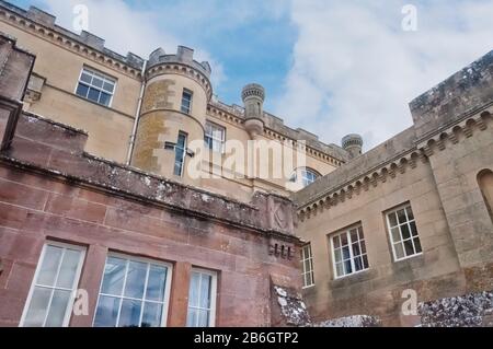 Maybole, Carrick, Scozia - 19 maggio 2012: L'esterno del Culzean Castle, situato sulle scogliere Ayrshire, aperto al pubblico. Foto Stock