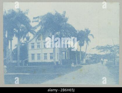 Album fotografico del Suriname 1906 - 1913. 'Souvenir de voyage', parte 5,  album fotografico con copertina rigida rivestita con biancheria di colore  rosso con argento sbalzato scritte sulla parte anteriore in rilievo