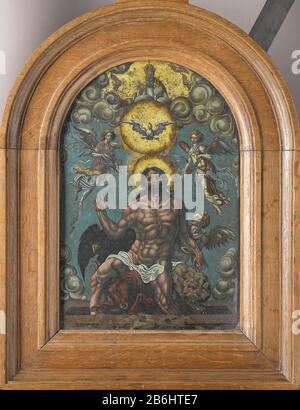 la santissima trinità, SK C 1563 la Trinità. Cristo sorge dalla tomba portata dai simboli degli evangelisti. In cielo, angeli, Dio Padre e la colomba del Santo Geest. Produttore : pittore Maarten van Heemskerck (Way of) Data: CA. 1550 - ca. 1574 caratteristiche Fisiche: Verniciatura a vetro materiale: Medio: Vetro telaio: Legno tecnica: Far églomisé dimensioni: Medio: H 40.2 cm. (Ad arco) × L 26,5 cm. Dimensioni esterne: 56,5 cm h. (Incl. Elenco) × W 43,5 cm. (Incl. Elenco) d × 5,5 cm. Foto Stock