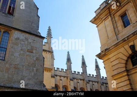 Oxford, Regno Unito - 14 maggio 2019: L'esterno dell'edificio Bodleian Library in una giornata di sole, Oxford University, Londra Foto Stock