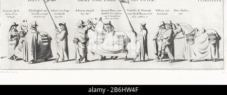 La processione funeraria di Frederik Hendrik (foglio n. 13), 1647 la processione funeraria del governatore Frederick Henry, 's-Gravenhage nel 1647 (titolo della serie) il funerale dello statutario Frederick Henry all'Aia il 10 maggio 1647. Piatto n. 13 con parte della processione dei portatori di bandiera e tre cavalli, sopra il popolo sono i loro nomi e le loro funzioni. Parte di una serie di 30 fogli e 20 fogli di testo, destinati a adorare. Produttore aderito a vicenda: Print maker: Pieter Nolpenaar disegno di: Pieter Jansz. Post Editore: Pieter Jansz. Post Editore: Nicolaes Ravesteyn Concedente di privilegi: S Foto Stock