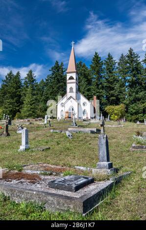 Chiesa Cattolica Di Saint Ann, Cimitero, Vicino Duncan, Cowichan Valley, Vancouver Island, British Columbia, Canada Foto Stock