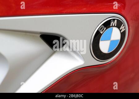 Bordeaux , Aquitaine / France - 10 10 2019 : logo BMW sulla vettura laterale del motociclo Foto Stock