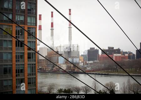 Centrale elettrica della stazione Di Produzione di Ravenswood di New York a Long Island City nel Queens Foto Stock