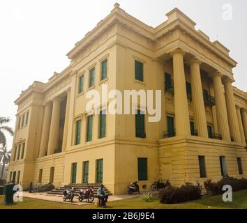 Murshidabad, Bengala Occidentale/India - Gennaio 15 2018: Una vista laterale della facciata esterna Palazzo Hazarduari a Murshidabad. Foto Stock