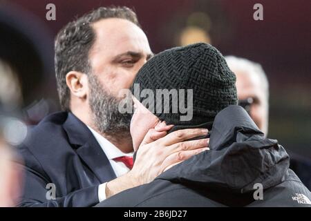 Londra, INGHILTERRA - 27 FEBBRAIO: Evangelos Marinakis, proprietario dell'Olympiacos FC, guarda in onda durante il round di 32 secondi di UEFA Europa League tra l'Arsenal FC e l'Olympiacos FC all'Emirates Stadium il 27 febbraio 2020 a Londra, Regno Unito. (Foto Di Sebastian Frej) Foto Stock