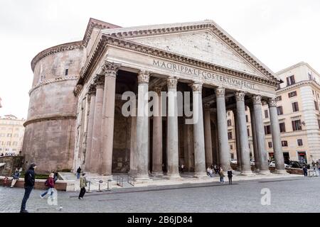 Il Pantheon, altrimenti conosciuto come la Basilica di Santa Maria e i Martiri, Piazza della rotonda, Roma, Italia Foto Stock