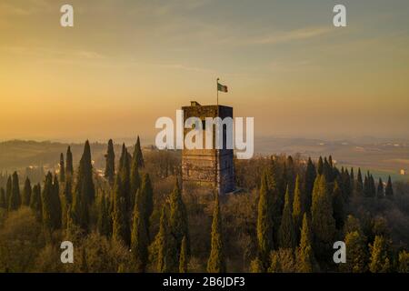 Torre di castello, fortezza - La Rocca, Solferino, Italia - Memoriale di guerra, la battaglia per la seconda guerra d'Indipendenza italiana, 24 giugno 1859 Foto Stock