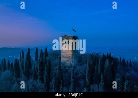 Torre di castello, fortezza - La Rocca, Solferino, Italia - Memoriale di guerra, la battaglia per la seconda guerra d'Indipendenza italiana, 24 giugno 1859 Foto Stock