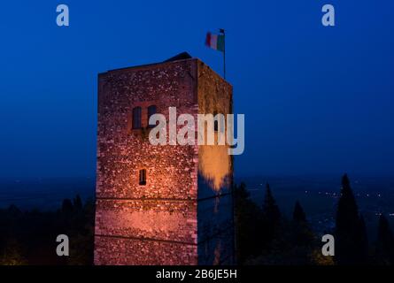 Torre di castello, fortezza - La Rocca, Solferino, Italia - Memoriale di guerra, la battaglia per la seconda guerra d'Indipendenza italiana, 24 giugno 1859 Foto Stock