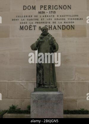 Statua di Dom Perignon, Epernay, Francia Foto Stock