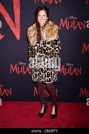 Hollywood, CA - 09 MARZO: Amy Brenneman partecipa alla prima del 'Mulan' di Disney al Teatro El Capitan il 09 marzo 2020 a Hollywood, California. Foto Stock