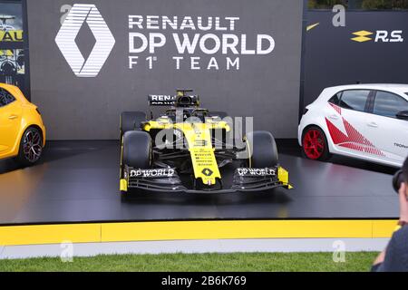 Albert Park, Melbourne, Australia. 11th Mar, 2020. FIA Formula Uno World Championship 2020 - Formula Uno Rolex Australian Grand Prix- Renault F1 Team Livery Reveal del 2020 R.S.20 con piloti - No.3 Daniel Ricciardo (Australia) e No31.Esteban Ocon (francia)Image Credit: Brett keating/Alamy Live News Foto Stock