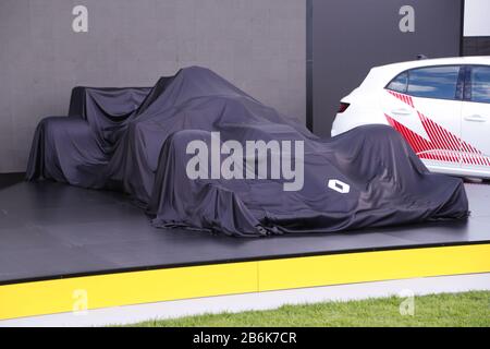 Albert Park, Melbourne, Australia. 11th Mar, 2020. FIA Formula Uno World Championship 2020 - Formula Uno Rolex Australian Grand Prix- Renault F1 Team Livery Reveal del 2020 R.S.20 con piloti - No.3 Daniel Ricciardo (Australia) e No31.Esteban Ocon (francia)Image Credit: Brett keating/Alamy Live News Foto Stock