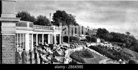 Una fotografia istantanea di Cliff Gardens, Southend sul mare, Regno Unito negli anni '50 Foto Stock