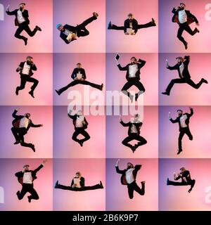 Collage di ritratti di giovani uomini emotivi che saltano in alto, volare su sfondo viola in neon. Concetto di emozioni umane, espressione facciale, vendite, pubblicità. Utilizzo di gadget, tablet, smartphone. Tecnologie. Foto Stock