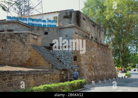 Fortezza 'Paphos Gate' E Pafou Street. Nicosia, Cipro Foto Stock