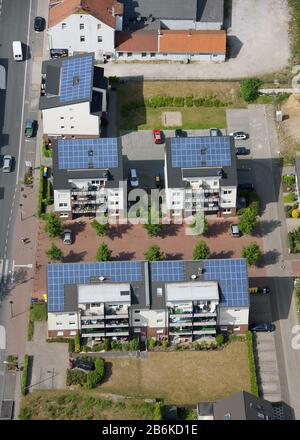 Edifici residenziali con tetto fotovoltaico in Bottrop, vista aerea, 09.05.2011, Germania, Renania Settentrionale-Vestfalia, Ruhr Area, Bottrop Foto Stock