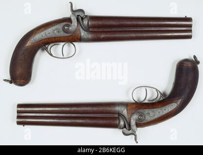 Pistola a percussione a doppio barreled di BF Baron van Heemstra di rana e Eibersburen, NM-9310-329-2 pistola a percussione, parte di un giunto. Due corsa sovrapposta, metà 19th secolo. Brunita di barili rigati rotondi. Cordone di ottone, non conservare. Inciso con accessori in ferro. Cassetto liscio con impugnatura a scacchi. Pulsante con anello di sostegno e magazzino per tappi a percussione. Bastoncino a forma di chiodo di ferro, contenuto a parte il wapen. Produttore : gunsmith: Anonymous place manufacturing: Liege Dating: CA. 1813 caratteristiche Fisiche: Ottone con materiali in ferro e legno: Kolfkap: Piastra di bloccaggio in ottone, trattore, passeggiata Foto Stock