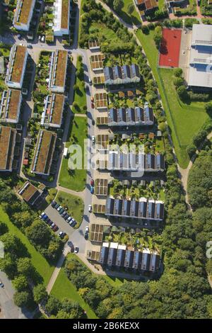 Strutture in un'area residenziale con nuove case a Sonnenhof a Gelsenkirchen-Bismarck, vista aerea, 03.09.2011, Germania, Renania Settentrionale-Vestfalia, Ruh Foto Stock