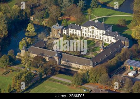 , giardino paesaggistico inglese con castello Heltorf nel distretto di Angermund, 31.10.2012, vista aerea, Germania, Reno-Westfalia del Nord, Reno inferiore, Dusseldorf Foto Stock