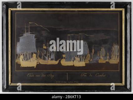 Fine della Battaglia di Dogger Bank, NM-NM-6310 Zwart gelakte metalen plaat in een zwartgeverfde houten lijst die gedeeltelijk verguld is. Afbeelding in goud en grijs op zwarte achtergrond: Schepen met kapotgeschoten zeilen na de slag; rechtsonder worden nog schoten gelost. Produttore : lakwerker: SasayaPlaats prodotto: Giappone Incontri: 1792 kenmerken Fisico: Lakwerk Materiale: Metaal hout lak Techniek: Lakken / inlijsten dimensioni: H 36,7 cm. × b 52,8 cm. Oggetto: Battaglia (+ forza navale)Zeeslag bij DoggersbankWanneer: 1781-08-05 - 1781-08-05 Foto Stock