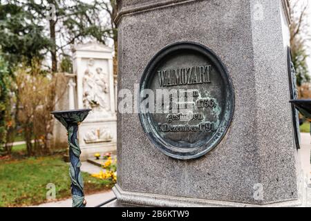 Tomba e memoriale di Wolfgang Amadeus Mozart nel cimitero centrale di Vienna Foto Stock