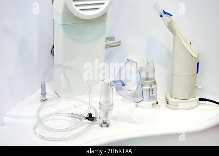 Dispositivi medici per inalazione in un negozio per esposizioni Foto Stock