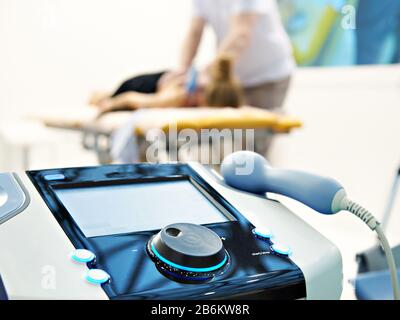 Moderno sistema di fisioterapia elettronica avanzata Foto Stock