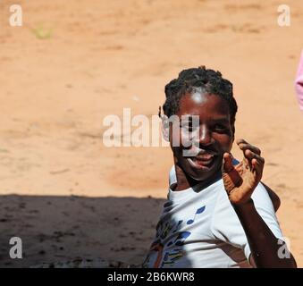 La vita quotidiana in un villaggio appartenente al gruppo etnico Matabele - appartengono al popolo Bantu (secessione dalla tribù Zulu), preso il 19/02/2020 | uso in tutto il mondo Foto Stock