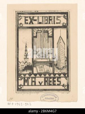 Ex libris van ma van Rees al centro un organo della chiesa e un libro aperto picchiato. A sinistra la torre di una chiesa dietro le case con fiabe a gradini, a destra Flatiron Building a New York. Produttore : stampatore Lodewijk Schelfhout (personalmente firmato) stampante: NV Roeloffzen & Hübner datazione: 1921 caratteristiche Fisiche: DRYPOINT su materiale di rame: Tecnica della carta: DRYPOINT dimensioni: Bordo della piastra: H 122 mm × W 87 mm Oggetto: Chiesa organo parti della chiesa esterno e annessi: Grattacielo della torre dove: Netherlands Flatiron Building Foto Stock