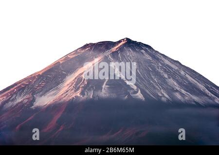 Primo piano Monte Fuji con neve coperta e luce del sole su sfondo bianco Foto Stock